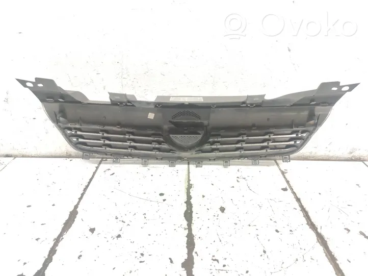 Opel Zafira B Grille calandre supérieure de pare-chocs avant 13136136