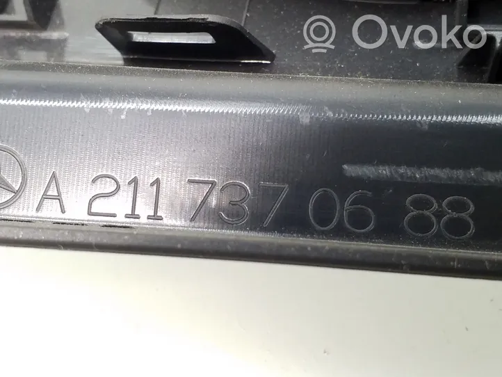 Mercedes-Benz E W211 Copertura altoparlante della portiera posteriore A2117370688