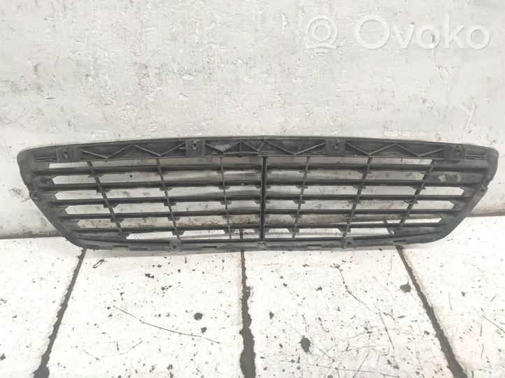 Mercedes-Benz E W211 Grille calandre supérieure de pare-chocs avant A2118800583