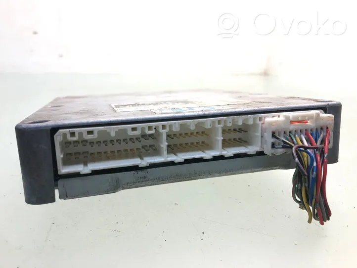 AC 428 Calculateur moteur ECU 8966152302