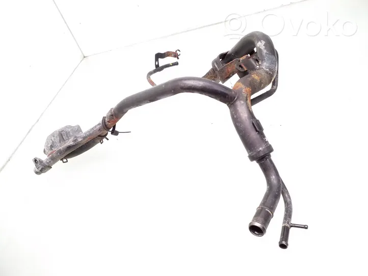 KIA Carens II Engine coolant pipe/hose 