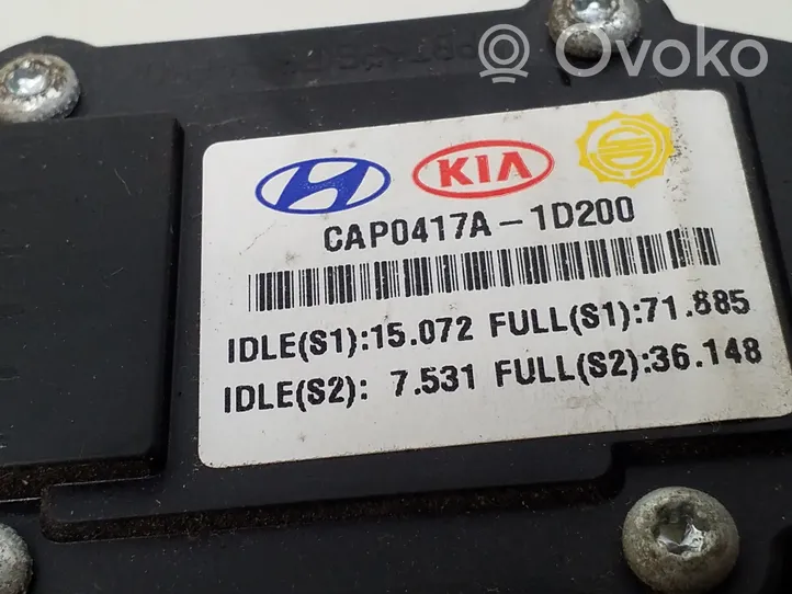 KIA Carens II Pedał gazu / przyspieszenia 327261D200