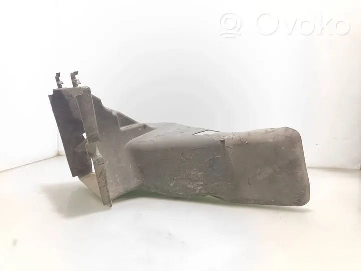 Audi A4 S4 B7 8E 8H Interkūlera radiators 8E0117335L