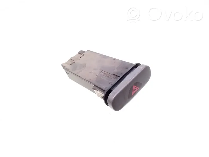 Volvo S70  V70  V70 XC Botón interruptor de luz de peligro 6849843