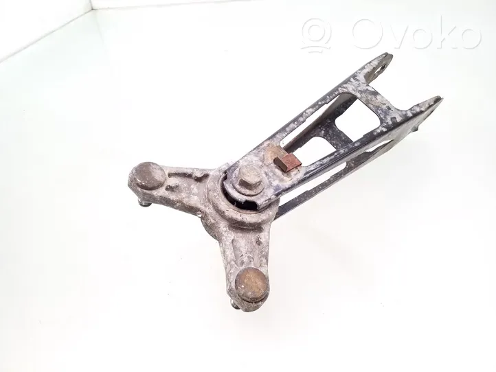 Volvo S70  V70  V70 XC Supporto di montaggio del motore 6842255