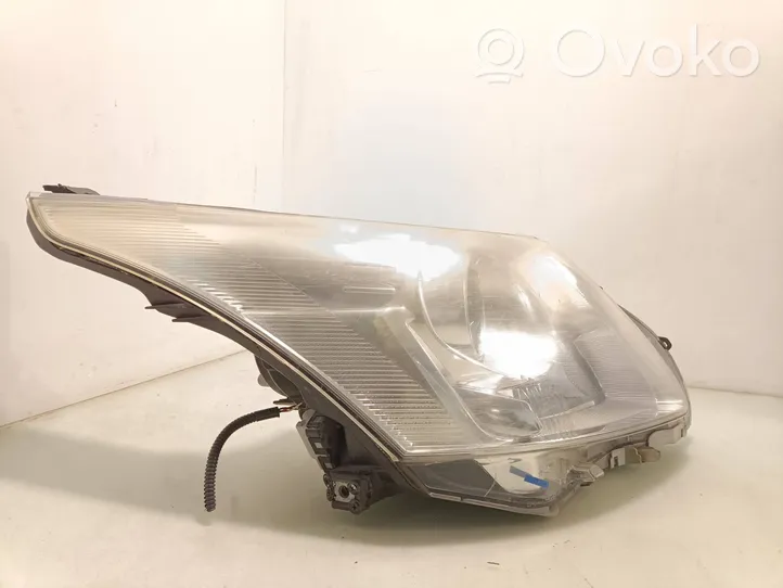 Toyota Avensis T270 Lampa przednia 8112605310