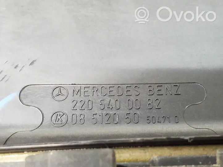 Mercedes-Benz S W220 Couvercle de boîte à fusibles 2205400082