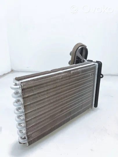 Volkswagen PASSAT B4 Радиатор печки 11089624