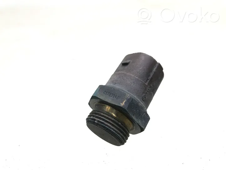 Volkswagen Golf IV Sensore temperatura del liquido di raffreddamento 867959481