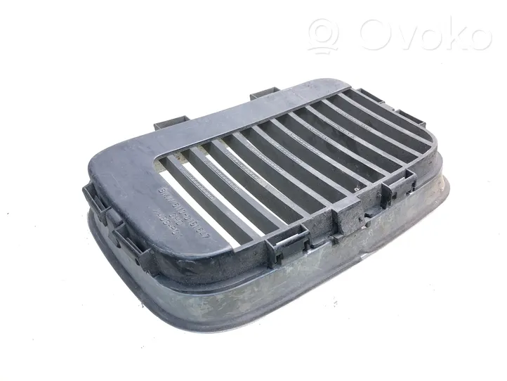 BMW 3 E36 Grille calandre supérieure de pare-chocs avant 8151547