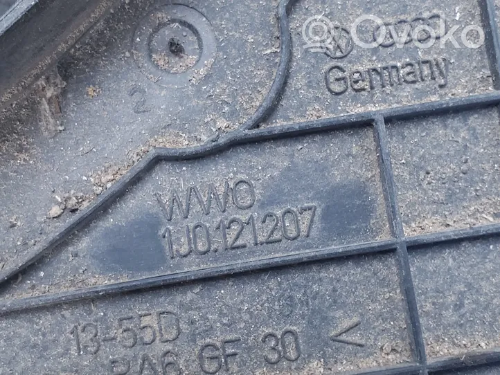 Volkswagen Golf IV Jäähdyttimen jäähdytinpuhallin 1J0121207
