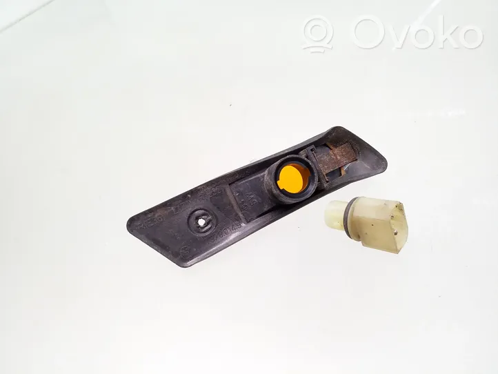 BMW 3 E36 Indicatore di direzione del parafango anteriore 13780149