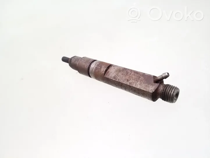 Volkswagen PASSAT B4 Injecteur de carburant 028130201T