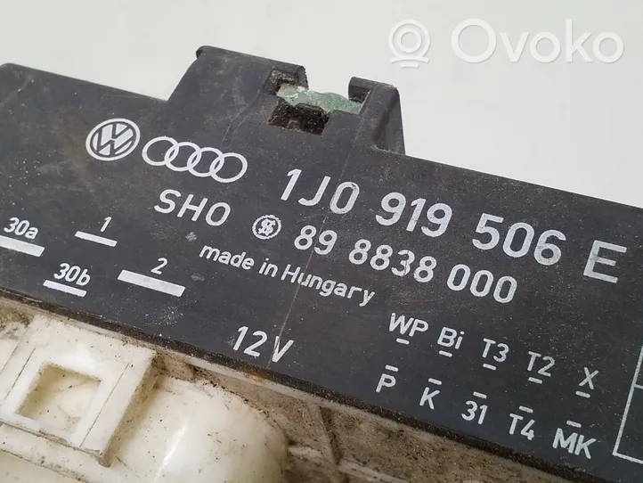 Skoda Octavia Mk1 (1U) Aušinimo ventiliatoriaus rėlė 1J0919506E