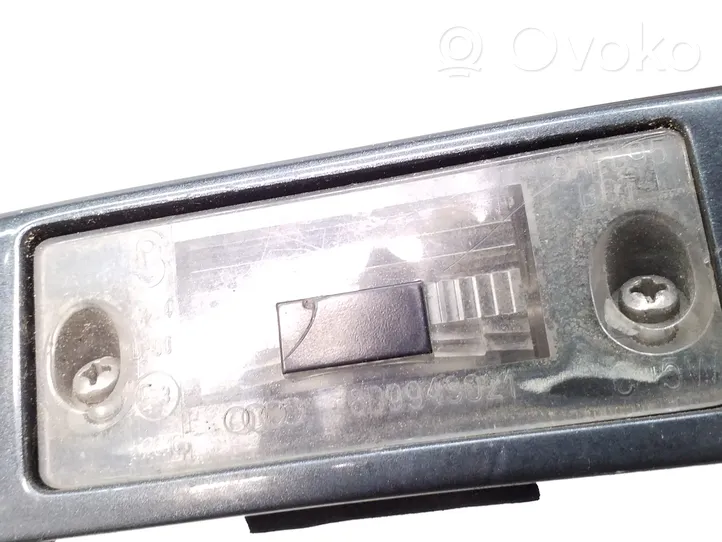 Audi A4 S4 B5 8D Barra luminosa targa del portellone del bagagliaio 8D9827574