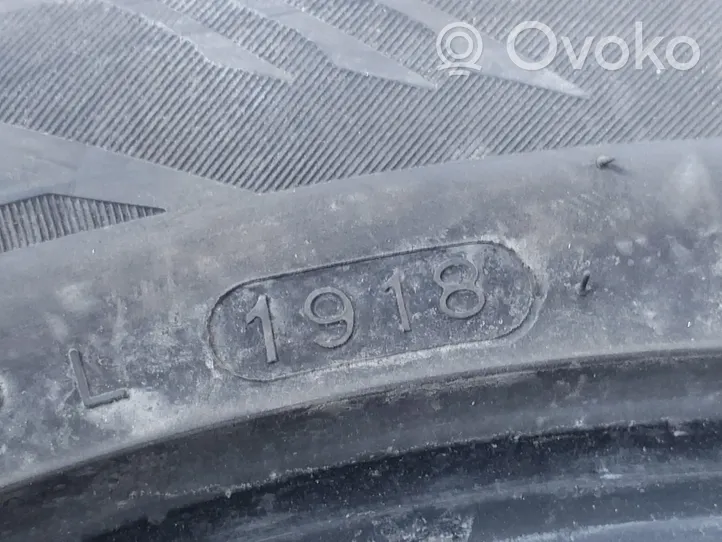 Volkswagen Golf II Pneus d’hiver R16 à crampons LAUFENN