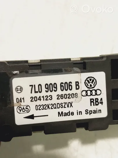 Volkswagen Touareg I Airbag deployment crash/impact sensor 7L0909606B