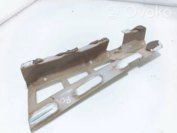 Skoda Octavia Mk2 (1Z) Uchwyt / Mocowanie błotnika przedniego 