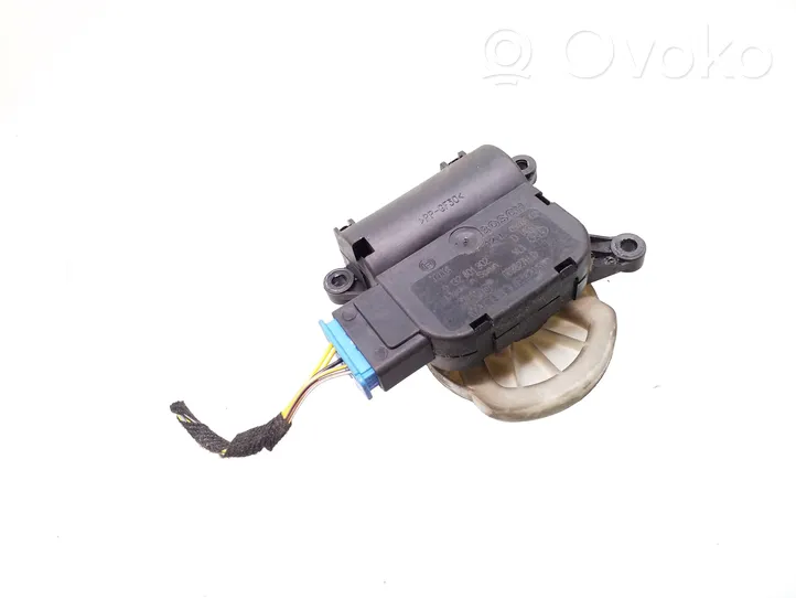 Audi A4 S4 B7 8E 8H Moteur / actionneur de volet de climatisation 0132801302