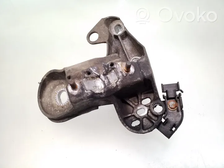 Audi A4 S4 B7 8E 8H Support, suspension du moteur 8E0199352N