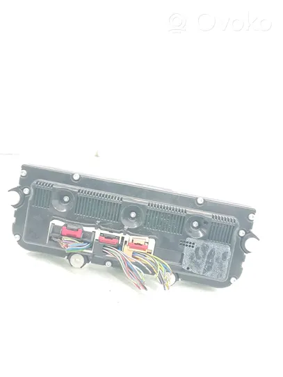 Volkswagen PASSAT B6 Climate control unit 74677532