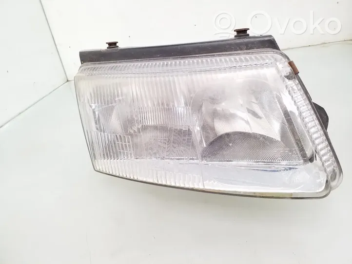 Volkswagen PASSAT B5 Lampa przednia 081411101R