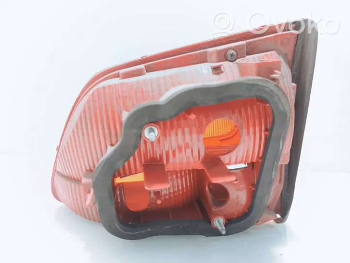 Volkswagen Touran II Lampy tylnej klapy bagażnika 176443