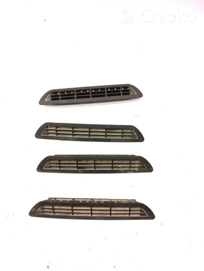 BMW 3 E30 Grille de plage arrière 1929555