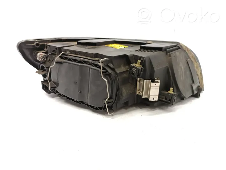 Volvo V50 Lampa przednia 30698885