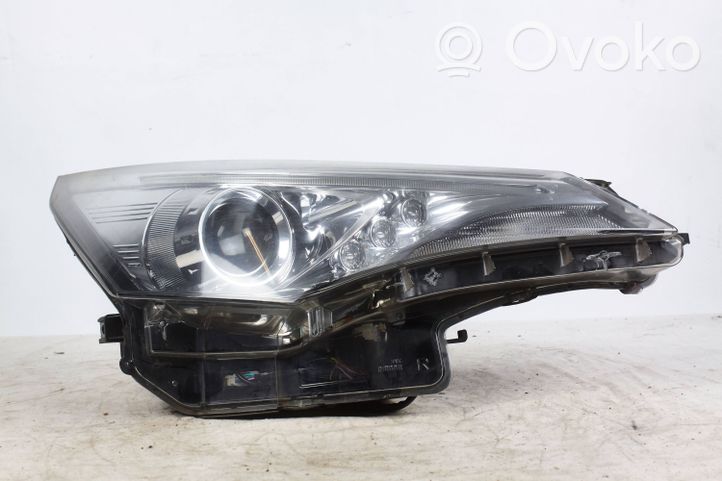 Toyota Avensis T270 Lampa przednia 