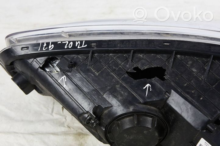 KIA Ceed Headlight/headlamp 92102-A2010