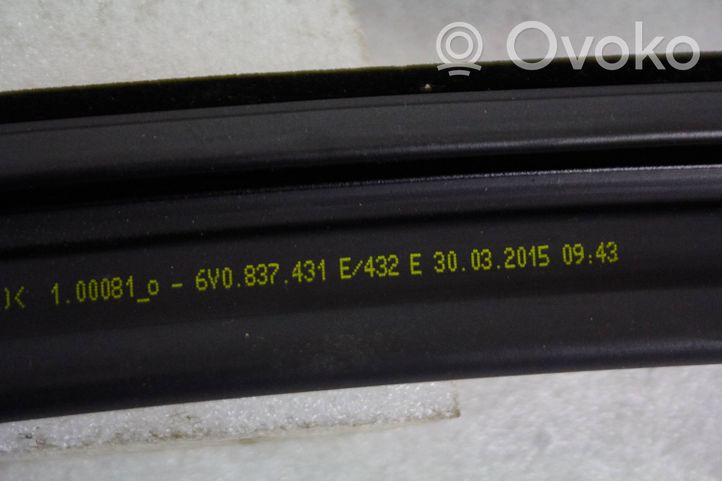 Skoda Fabia Mk3 (NJ) Etuoven lasin muotolista 6V0837431