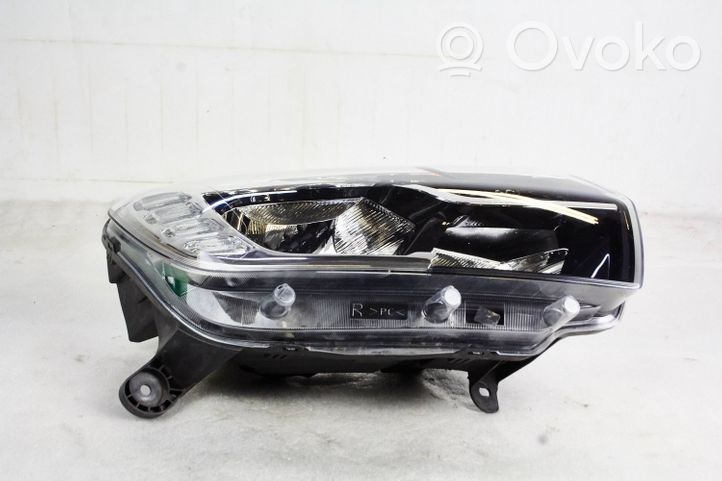 Renault Sandero II Lampa przednia 260108435R