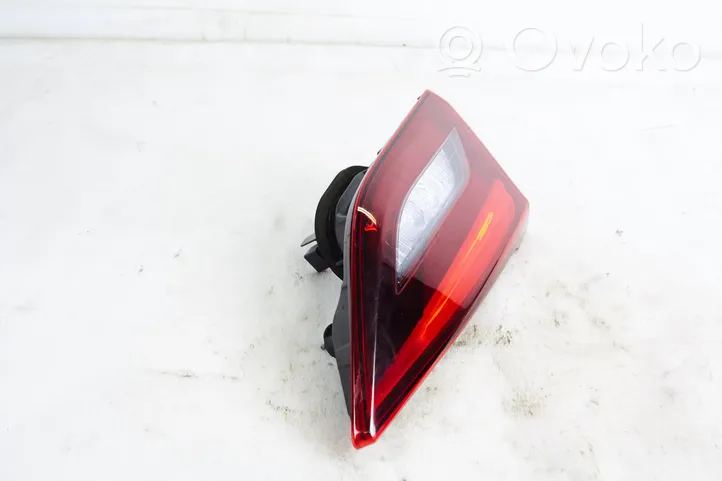 Toyota Avensis T270 Tailgate rear/tail lights 