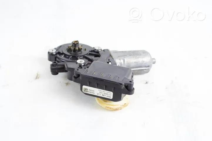 Toyota Avensis T270 Moteur de lève-vitre de porte avant 8570102010