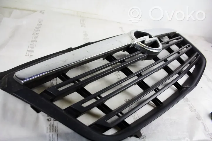 Opel Insignia A Front bumper upper radiator grill 623109857R