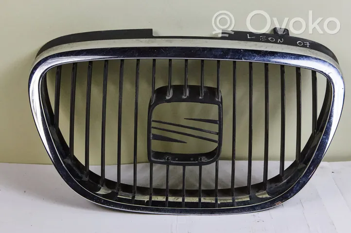 Seat Altea XL Maskownica / Grill / Atrapa górna chłodnicy 5p0853654