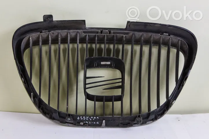 Seat Altea XL Maskownica / Grill / Atrapa górna chłodnicy 5p0853654