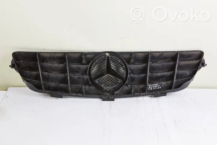 Mercedes-Benz CLK A209 C209 Передняя решётка a2098880052