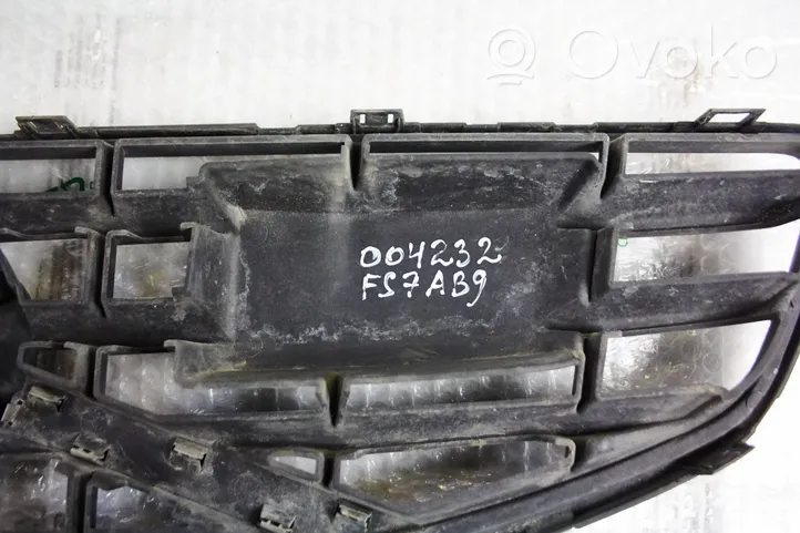 Volvo S60 Grille calandre supérieure de pare-chocs avant 30795040