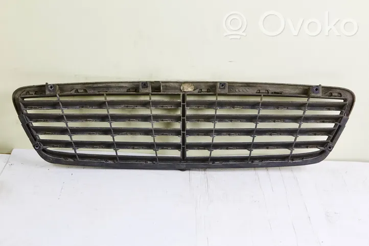 Mercedes-Benz C W203 Atrapa chłodnicy / Grill a2038800183