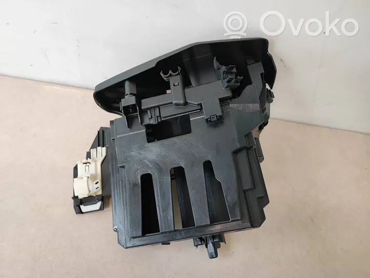 BMW 4 G22 G23 G24 G26 Variklio valdymo bloko laikiklis 9423835