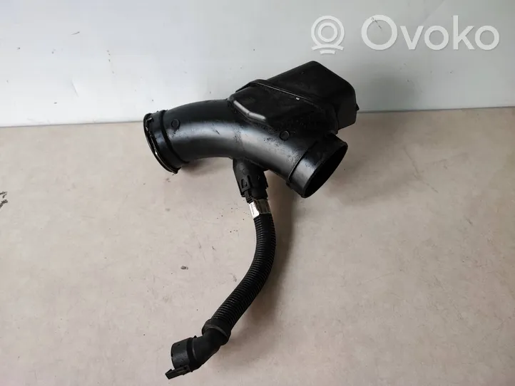 BMW 5 G30 G31 Rura / Wąż dolotowy powietrza turbiny 8587573