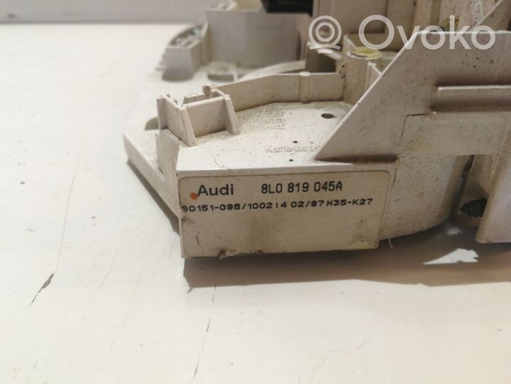Audi A4 S4 B5 8D Oro kondicionieriaus/ klimato/ pečiuko valdymo blokas (salone) 8L0819045A