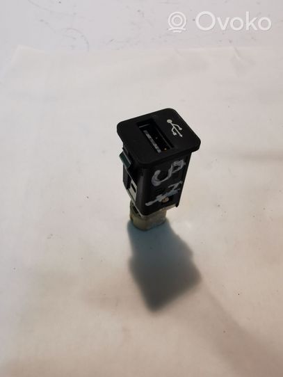 BMW 7 F01 F02 F03 F04 Connettore plug in USB 6131916719601