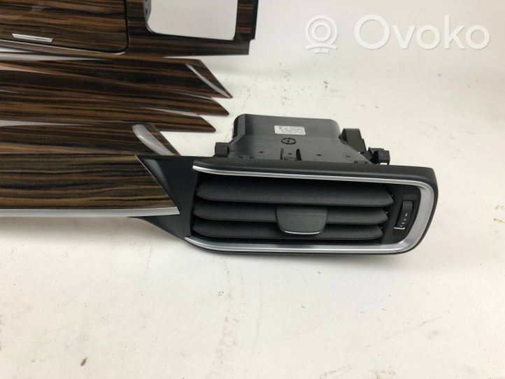 Maserati Levante Set di rivestimento del pannello della portiera 670015136