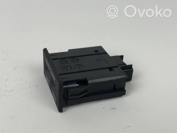 Maserati Levante Câble adaptateur AUX 670037782