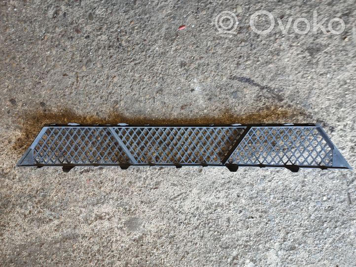 BMW 5 GT F07 Grille inférieure de pare-chocs avant 7200729