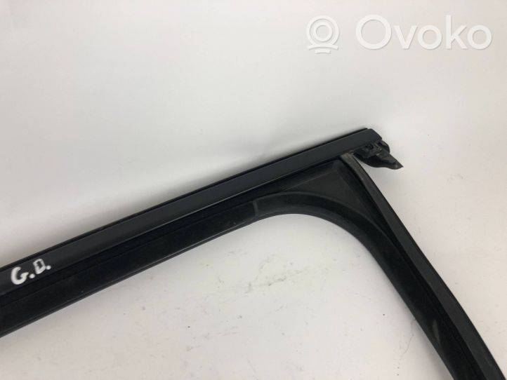 Porsche Macan Rubber seal rear door window/glass 