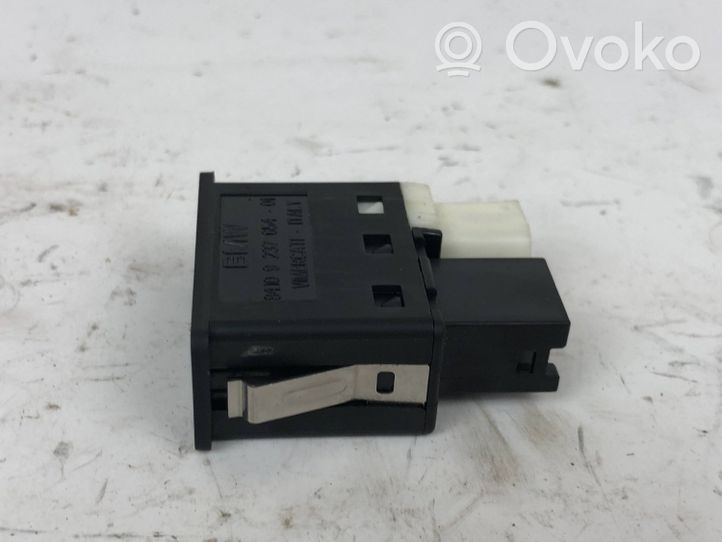 BMW X6 E71 USB jungtis 9237654